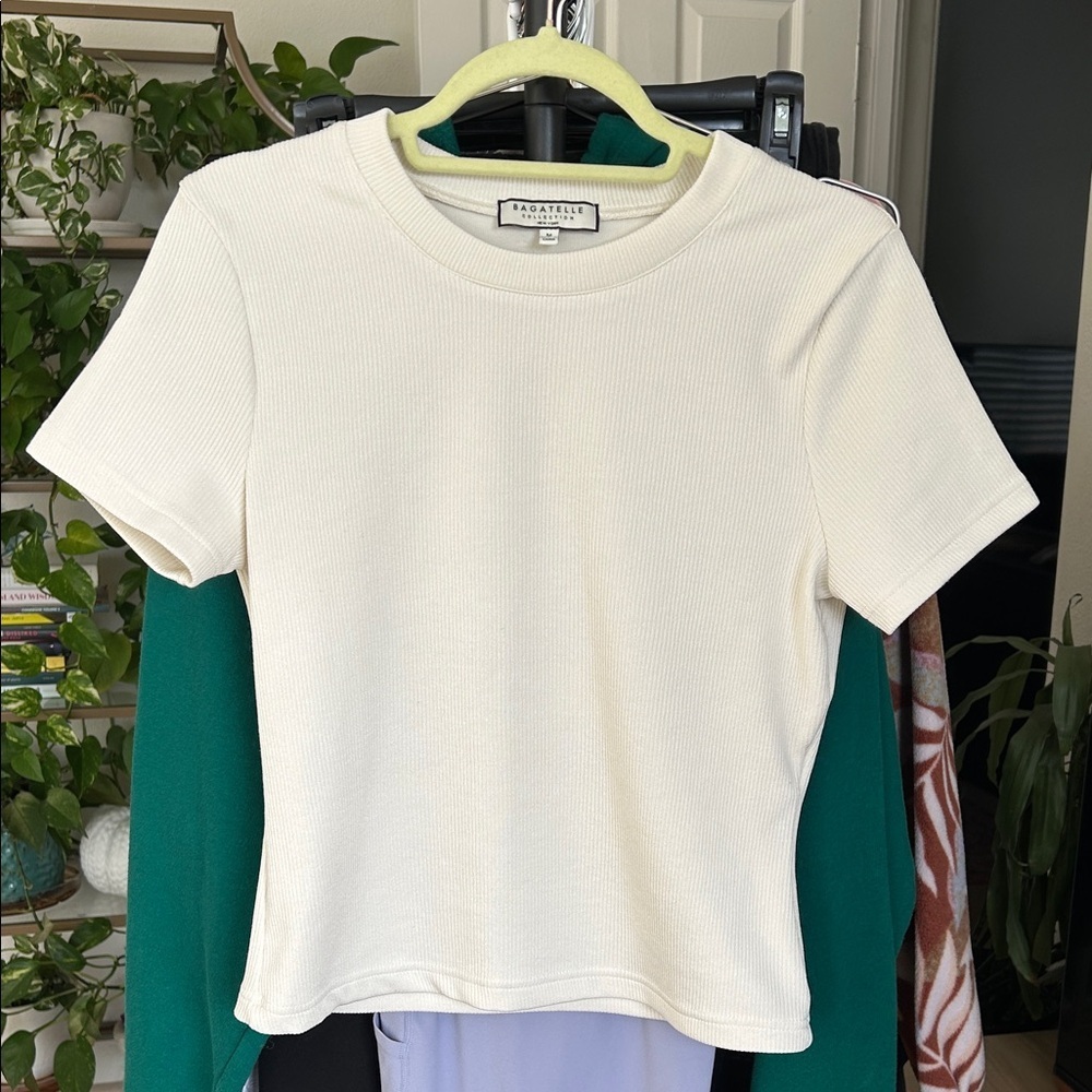 Bagatelle Ribbed Tee. Size Medium. PTP 18”. Fitted. Stretch Off white